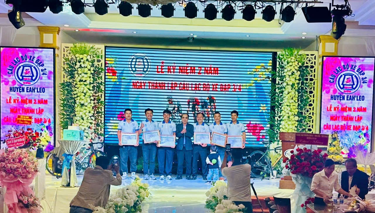 Lễ kỷ niệm 02 năm thành lập Câu lạc bộ xe đạp 3-4 huyện Ea H'Leo